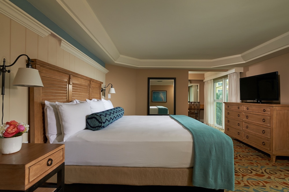 Edgewater Beach Hotel 18/64