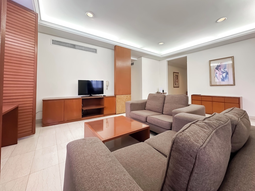 THE MAPLE SUITE 32/50