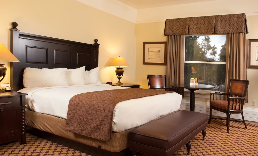 Deluxe, King Bed, Lake Side