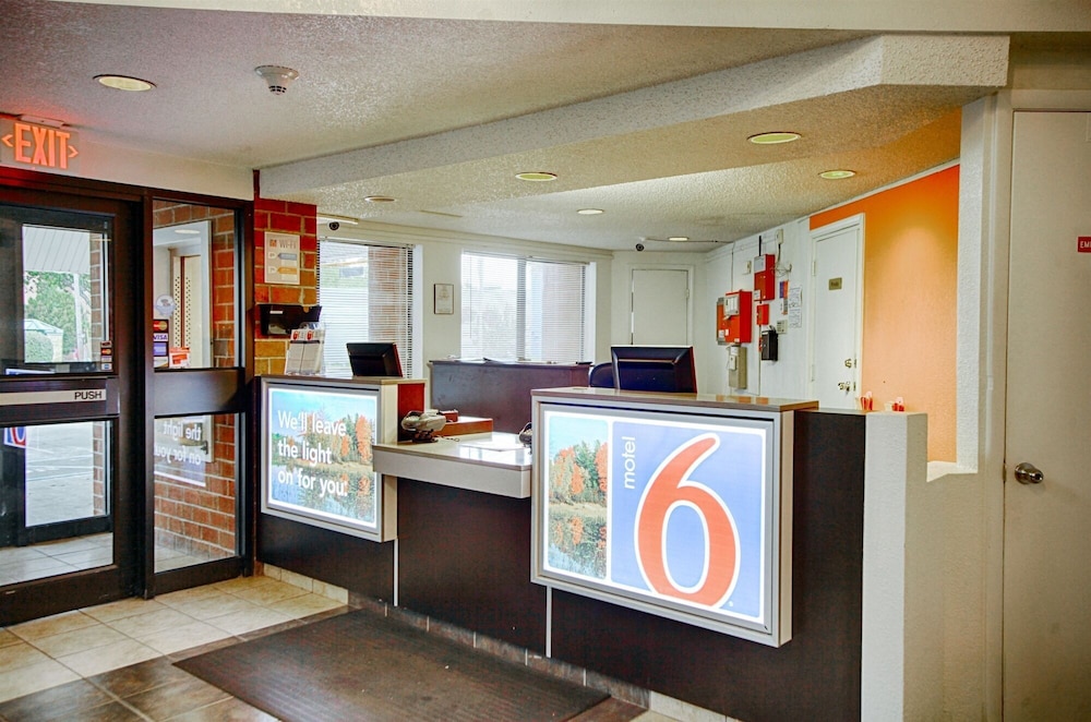Motel6 Albany, NY 8/60