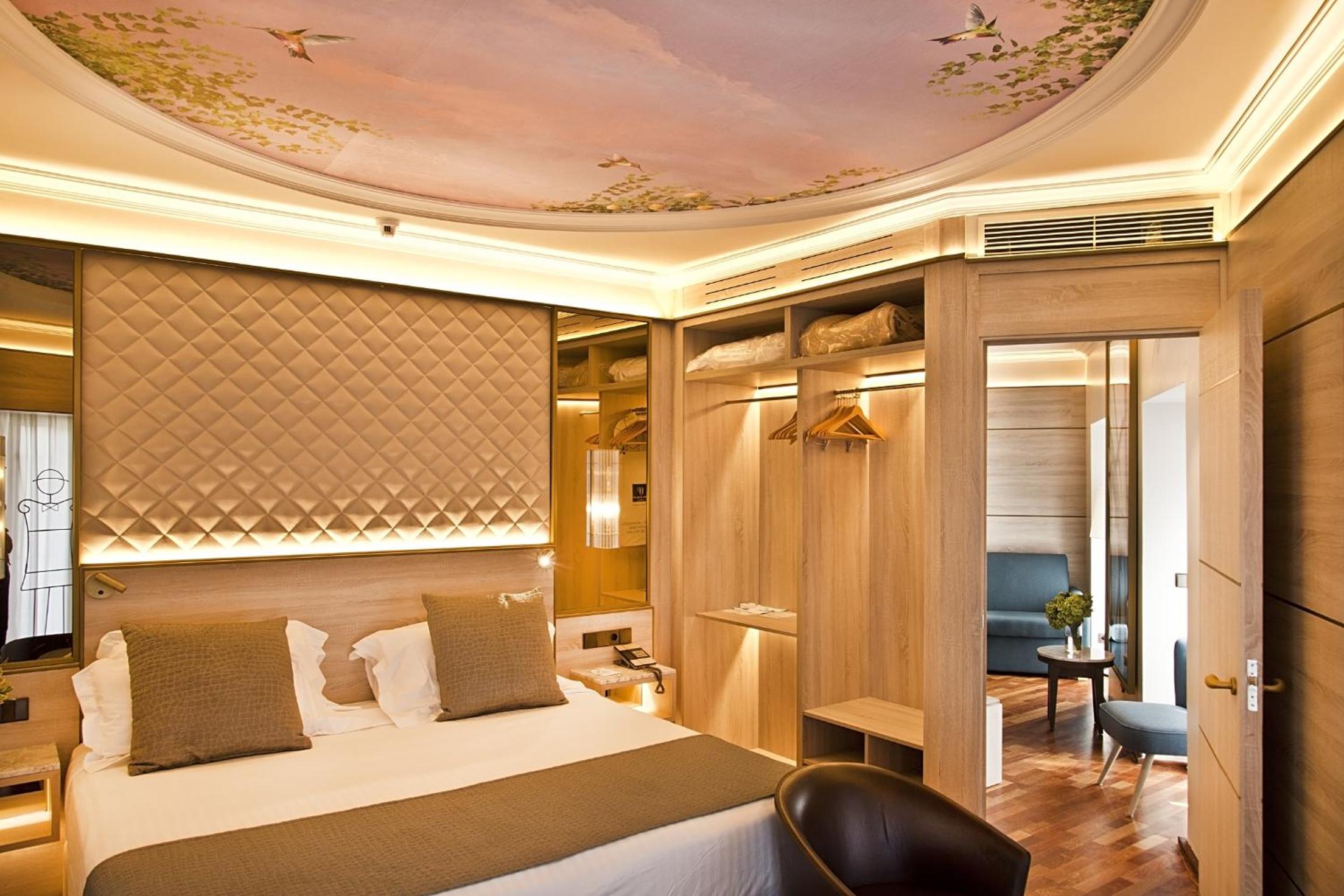 Junior Suite, King Bed, Sofa