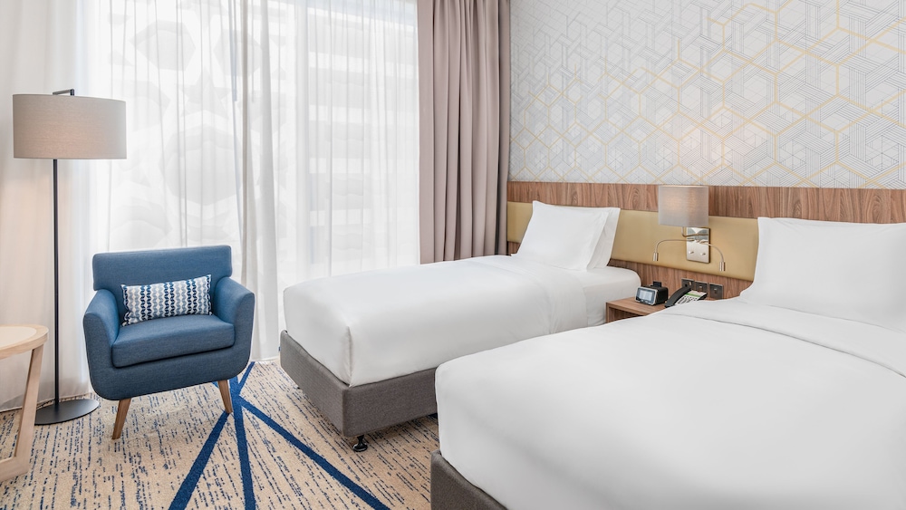 هوليداي إن آند سويتس - الجبيل(Holiday Inn & Suites Al Jubail) 25/72
