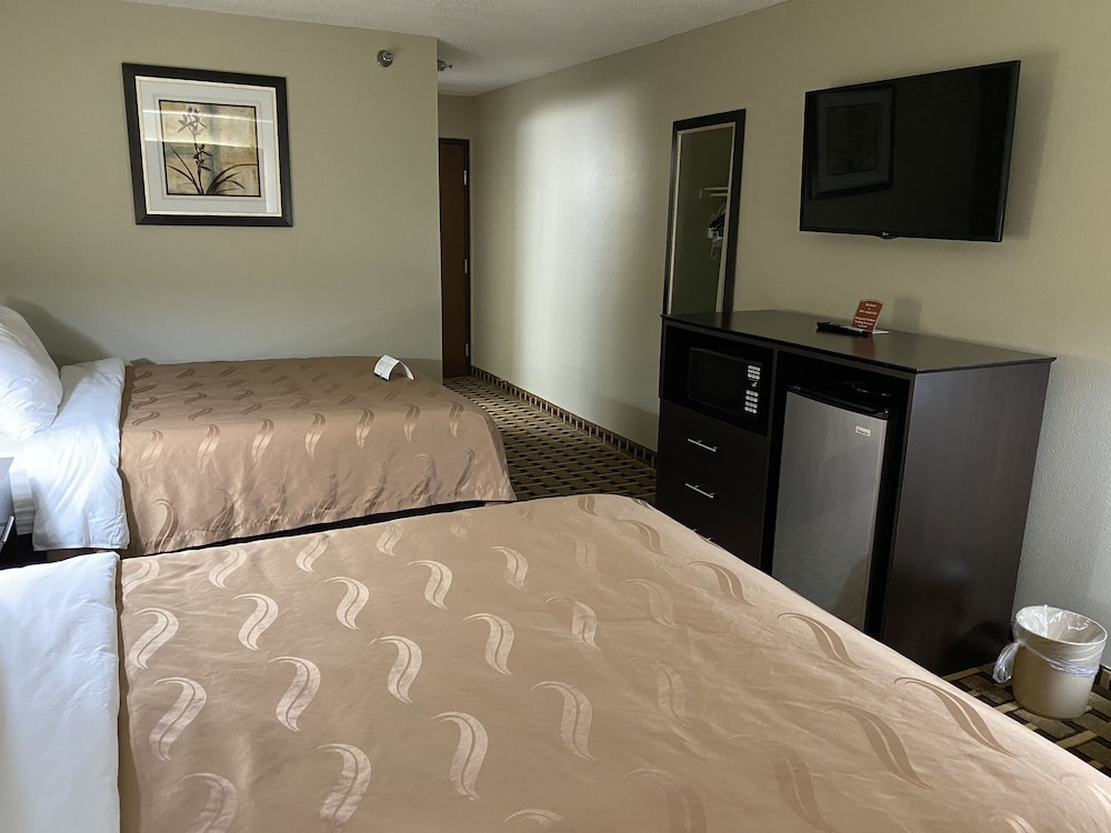 Quality Inn Morton at I-74 16/32