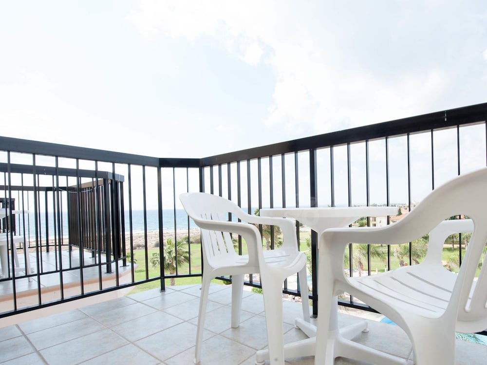 Nelia Sea Breeze 46/48