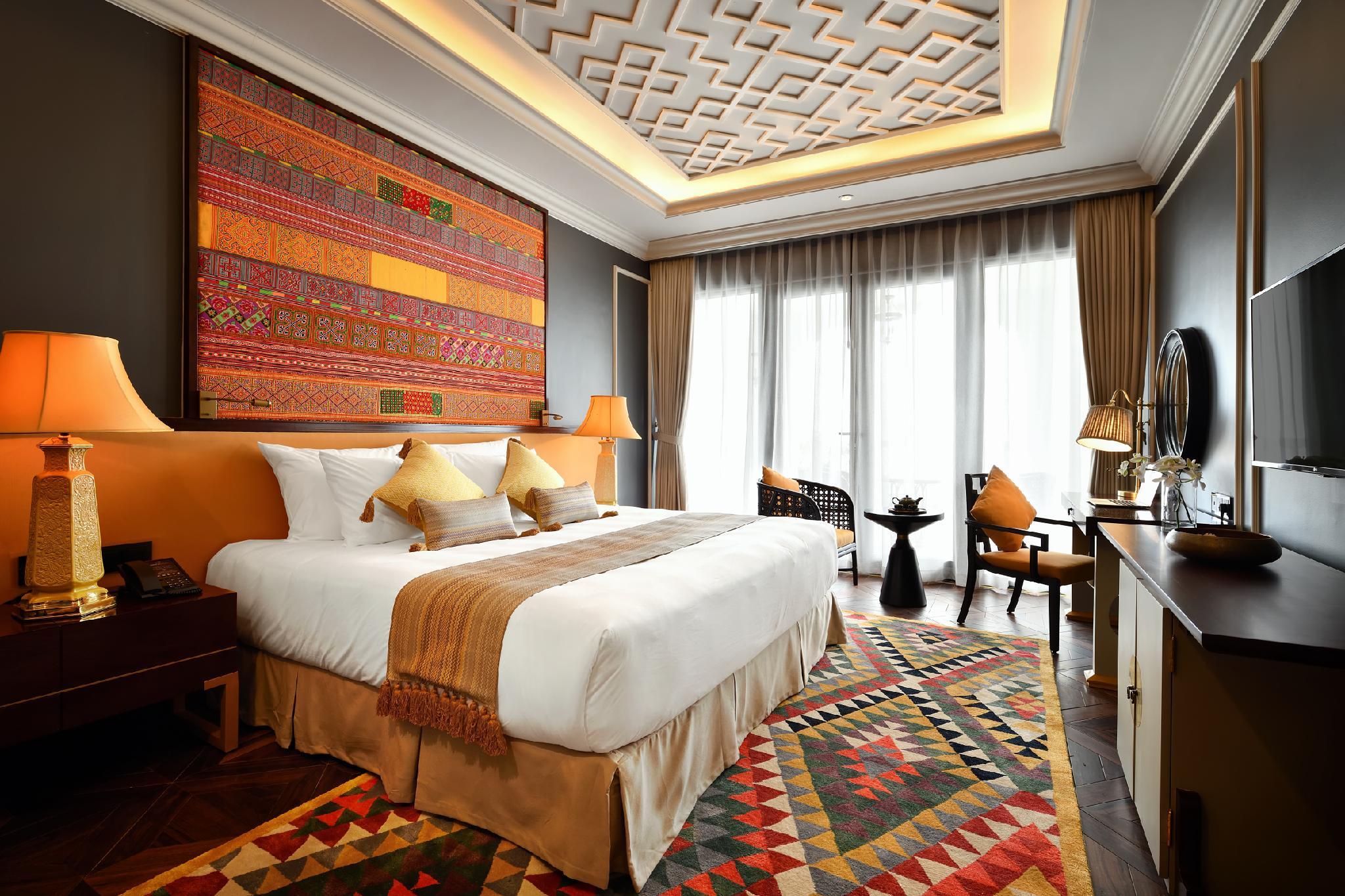 Ambassador, Suite