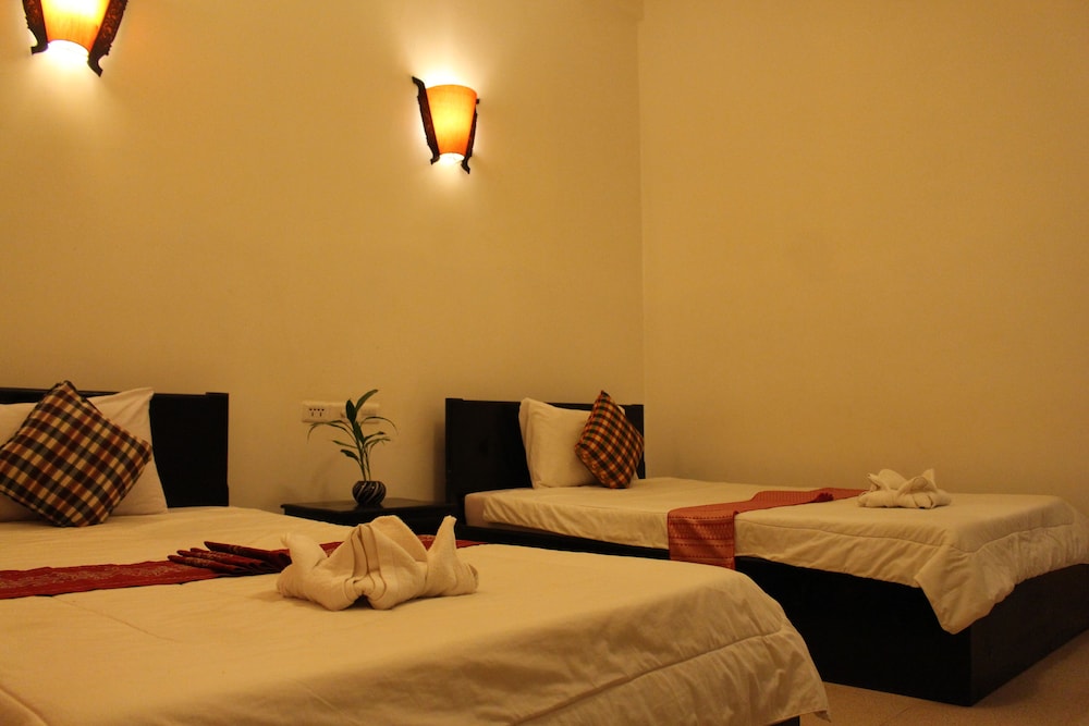Bou Savy Guesthouse 43/68