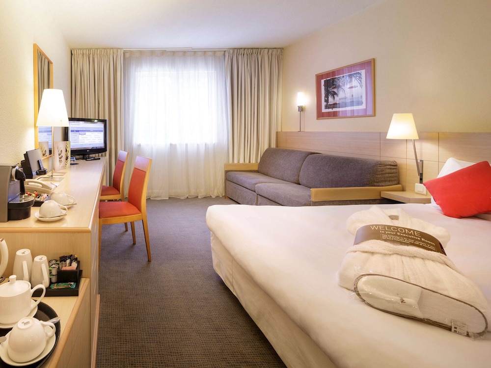 NOVOTEL MILTON KEYNES 15/74
