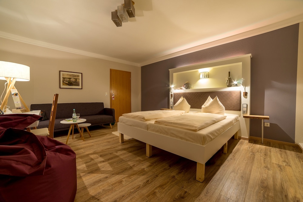 LANDHOTEL ROSENSCHAENKE 10/50