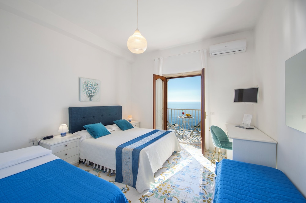 ROOM, QUADRUPLE, SEA VIEW