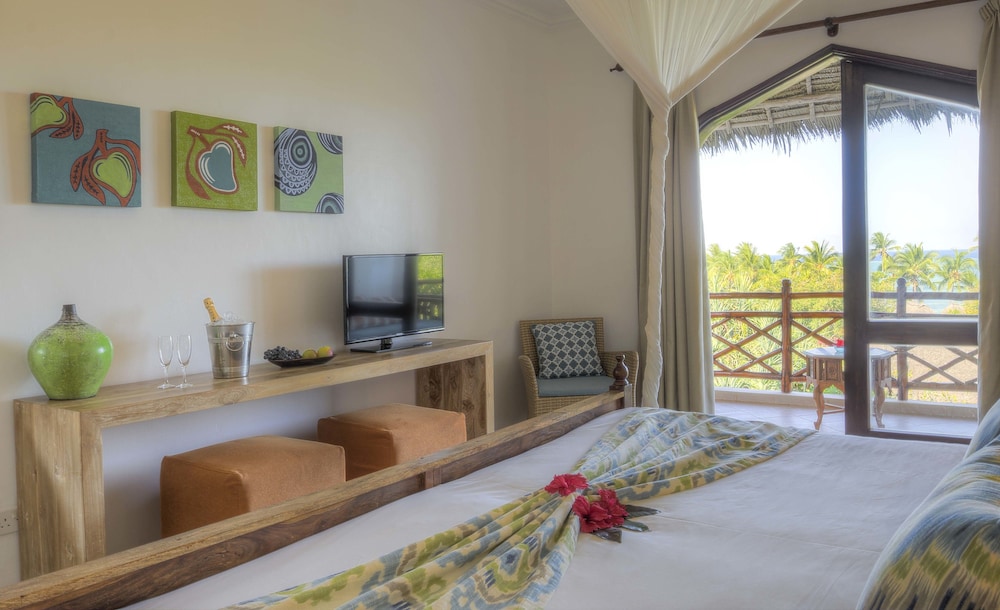Bluebay Beach Resort & Spa 34/52