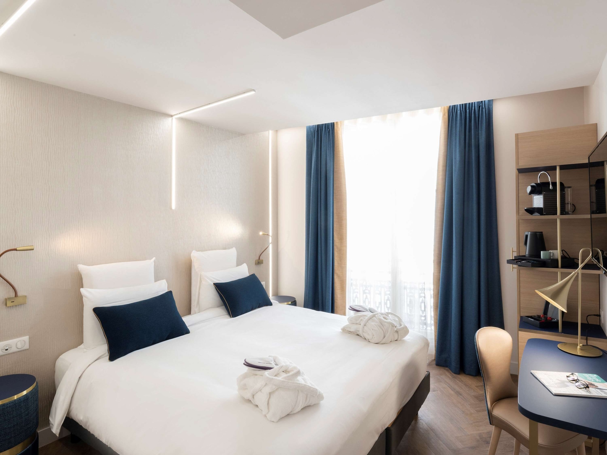 PRIVILEGE, DOUBLE BED