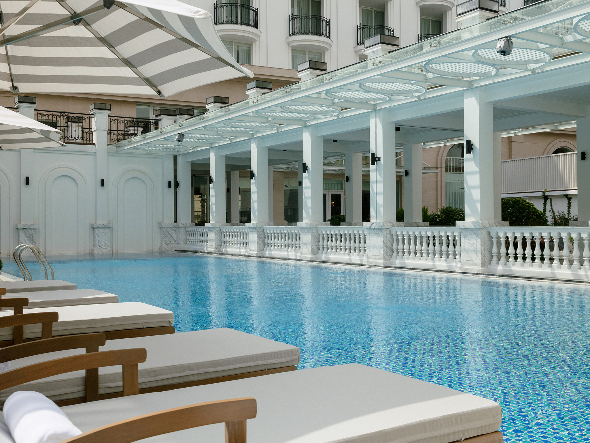 Grand Royal Riverside Hue 42/43