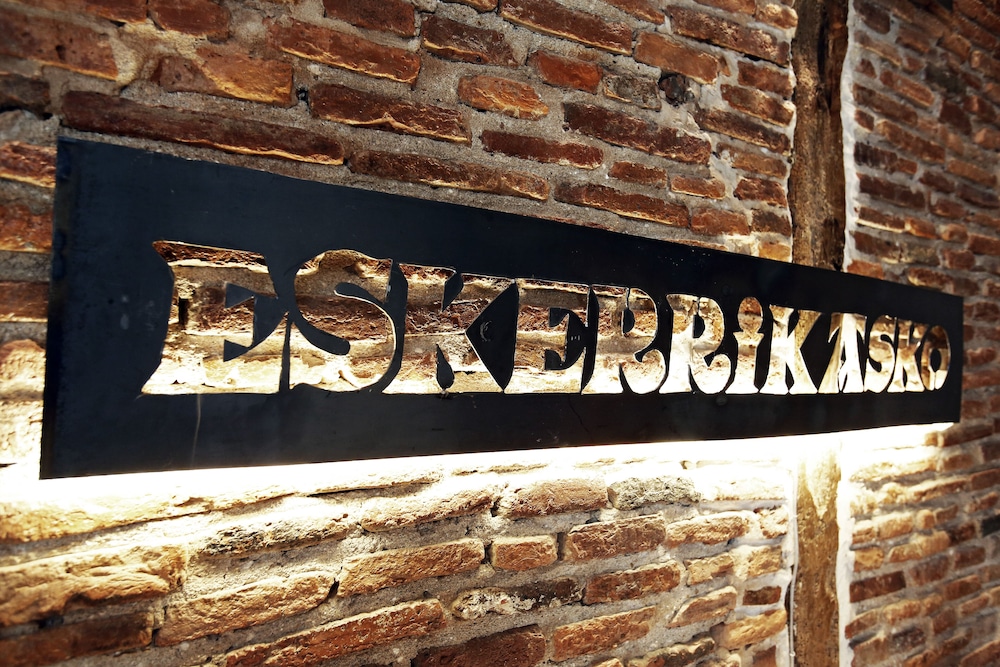 Basque Boutique 50/69