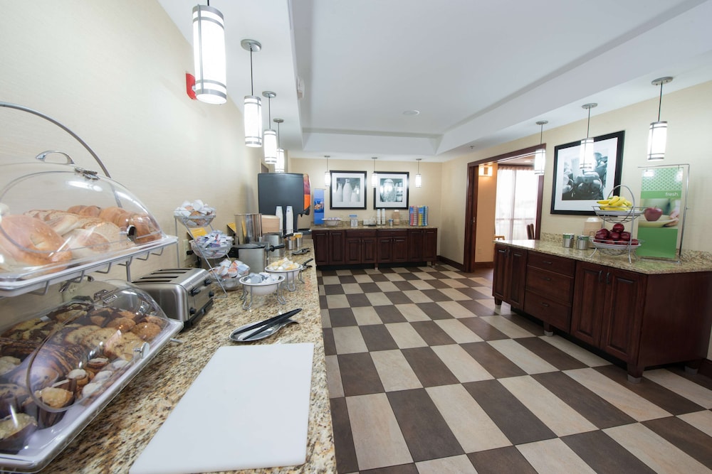 Hampton Inn Bismarck 58/78