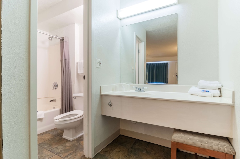 Motel6 Farmington Hills, MI - Northwest - Farmington Hills 50/56