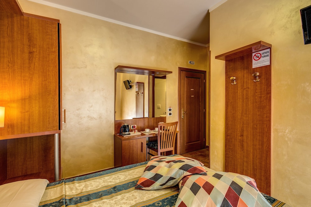 Hotel Maryelen 2 30/50