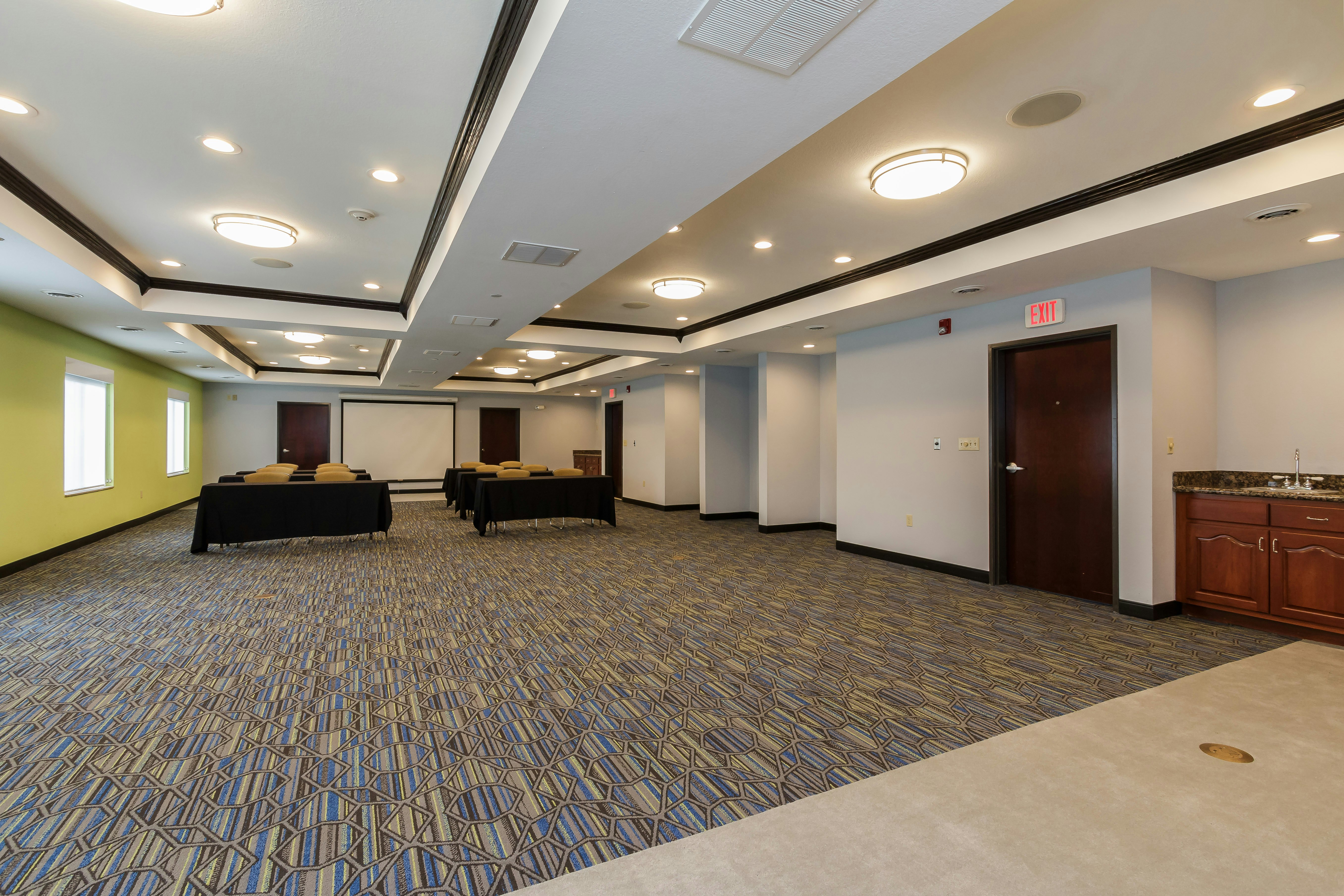 Holiday Inn Express Hotel & Suites South Bend 53/63