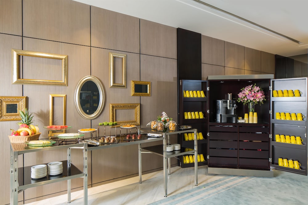 Hotel Golden Tulip Bund New Asia 8/53