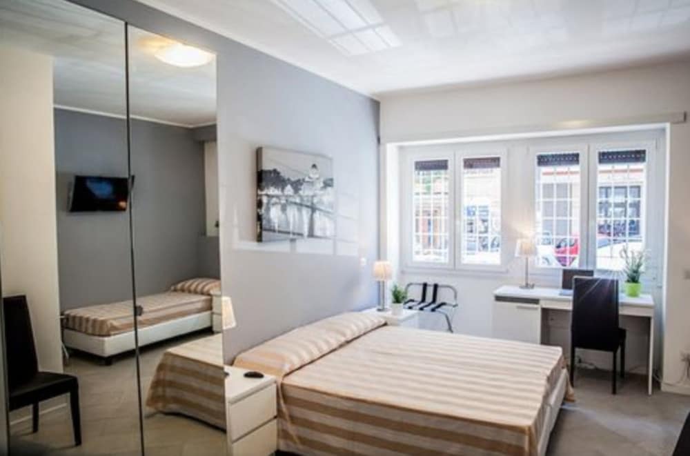 VATICAN ROOMS HOLIDAY IN ROME 19/37