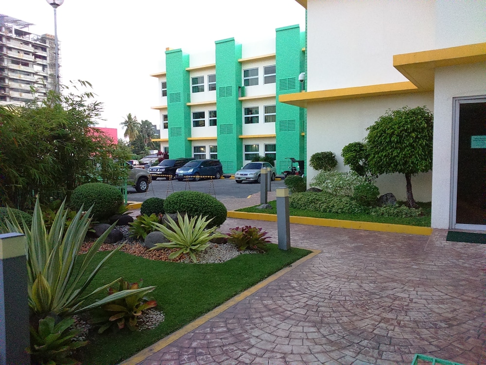 Go Hotels Bacolod 3/58