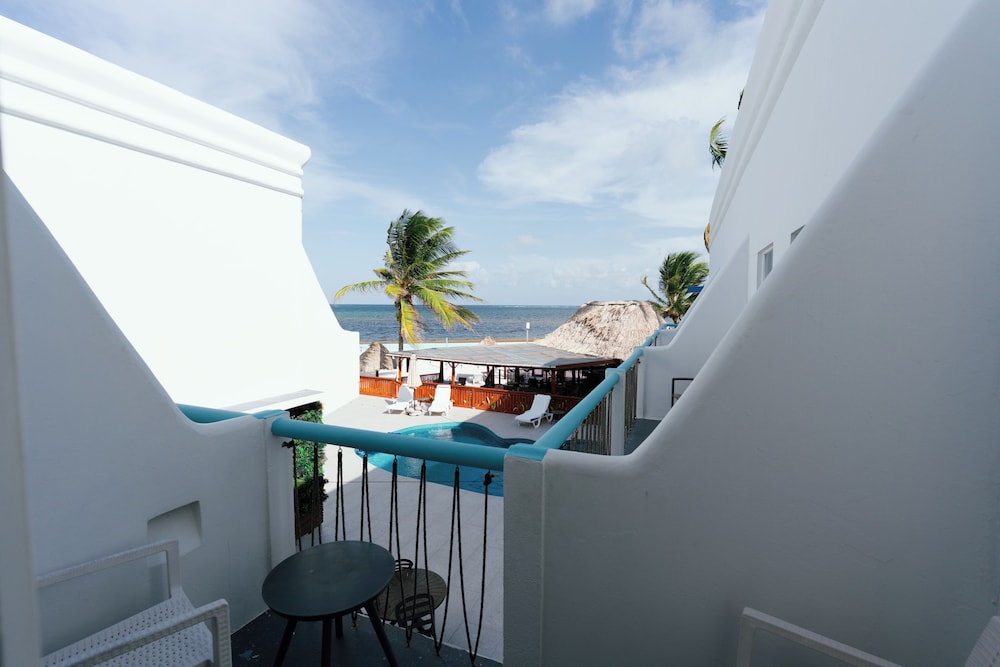 Mata Rock Resort 7/75
