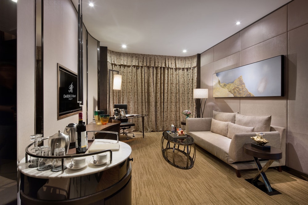 DeRUCCI Hotel 45/65