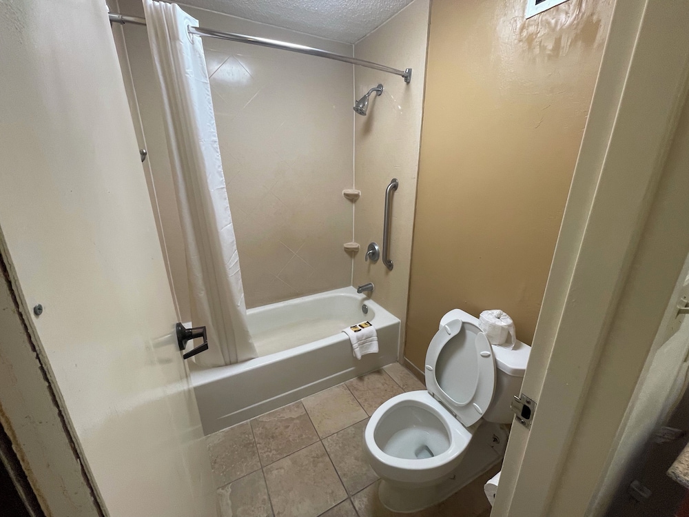 Red Lion Inn & Suites Hattiesburg 15/17