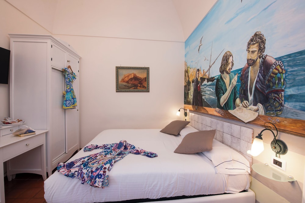 1 BEDROOM, STANDARD, TRIPLE, COURTYARD VIEW, COURTYARD AREA
