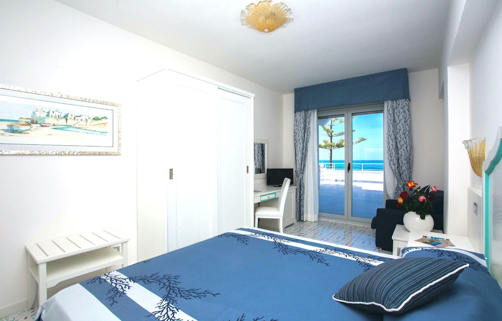 HOTEL FERRETTI 20/69