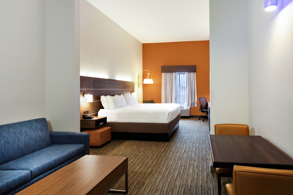 Suite, King Bed, Sofa
