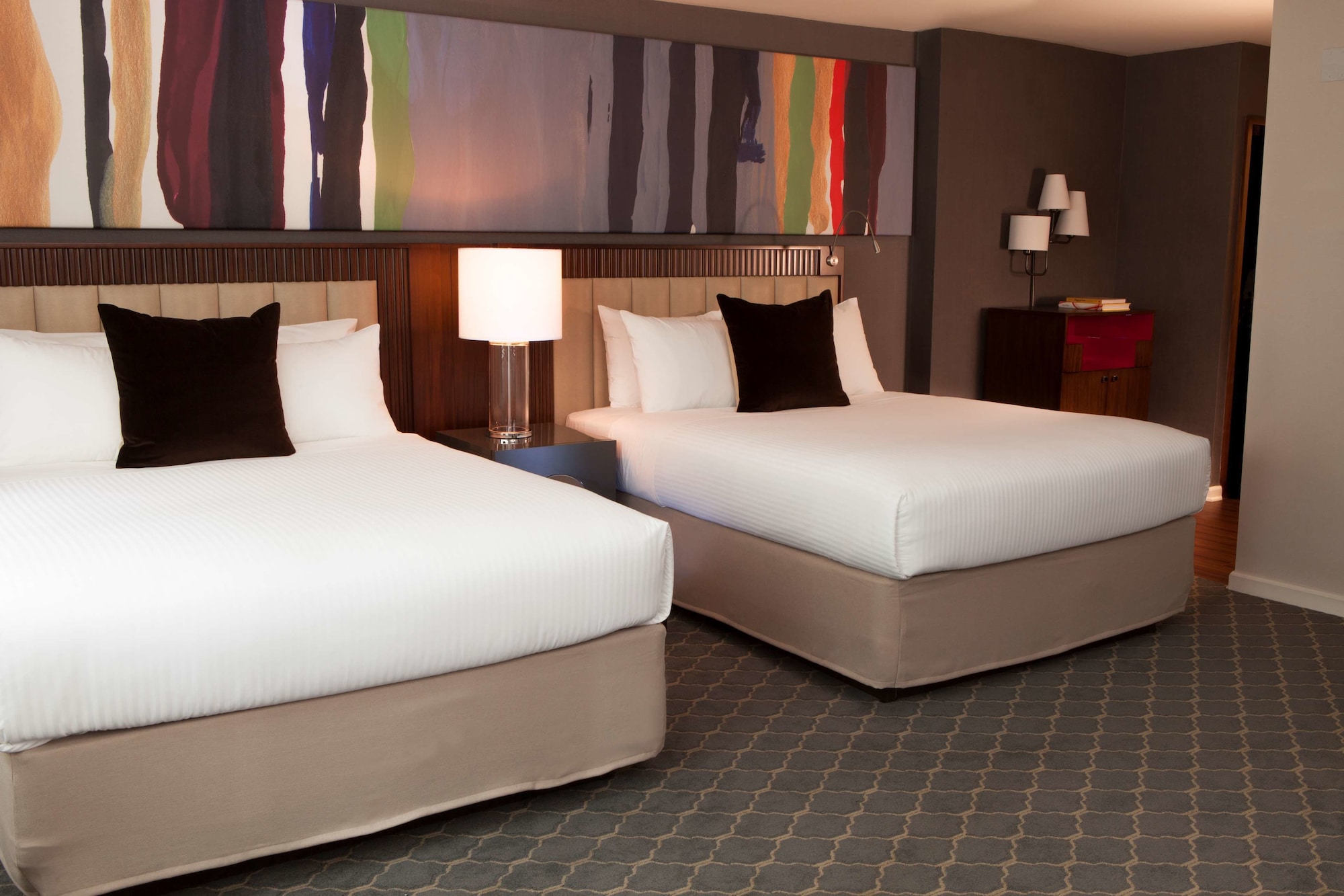 DELUXE, 2 QUEEN BEDS