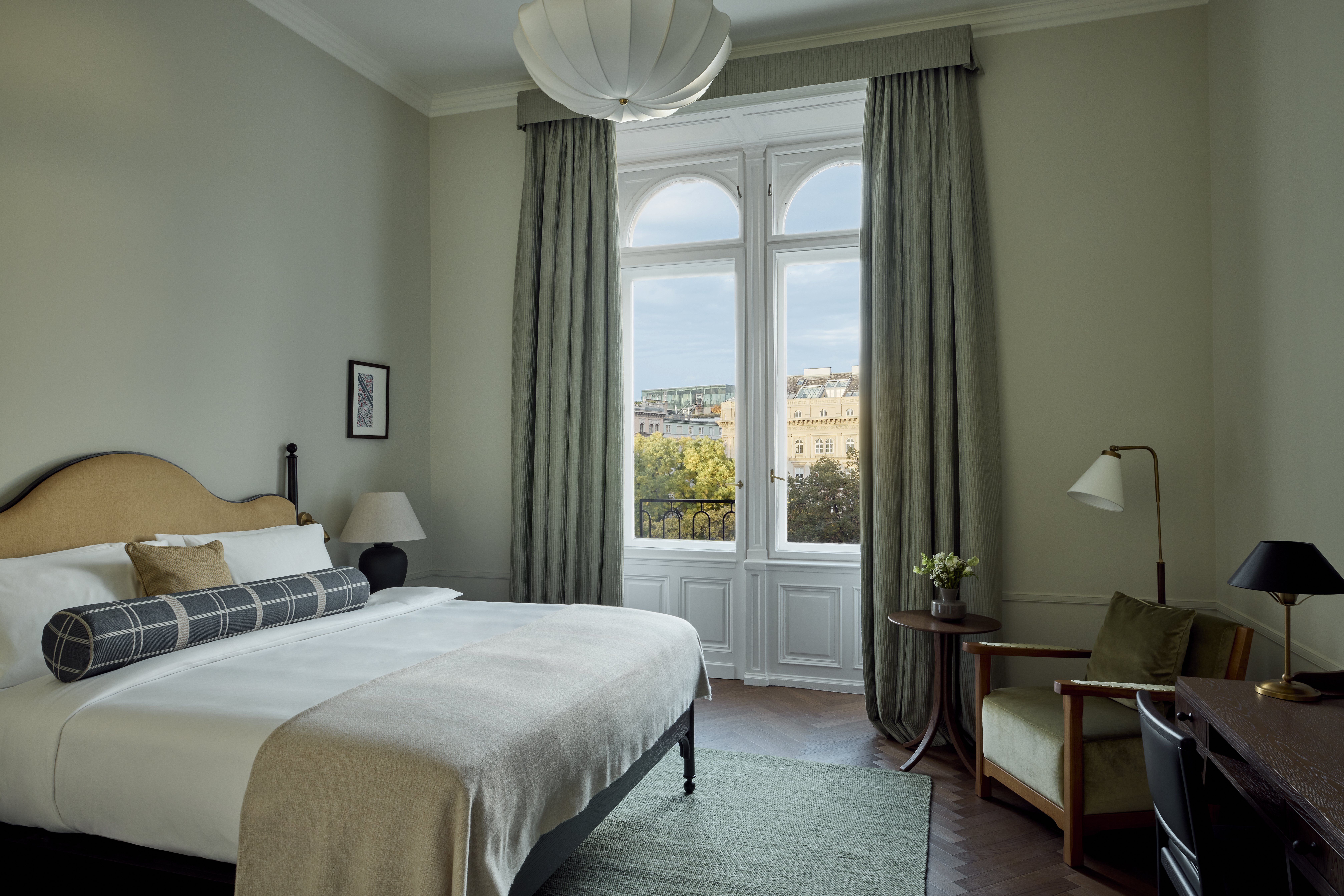 Deluxe, King Bed, K AND K PALAIS 2/4