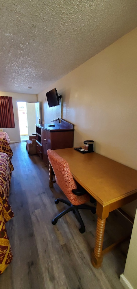 Anaheim National Inn 55/72