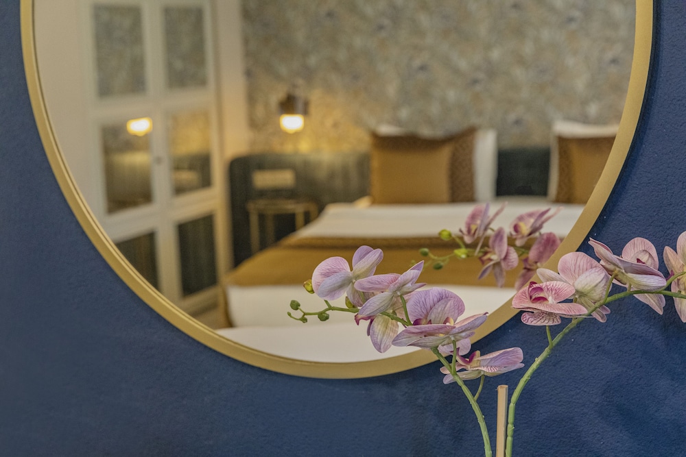 Ayramin Deluxe Hotel 68/78