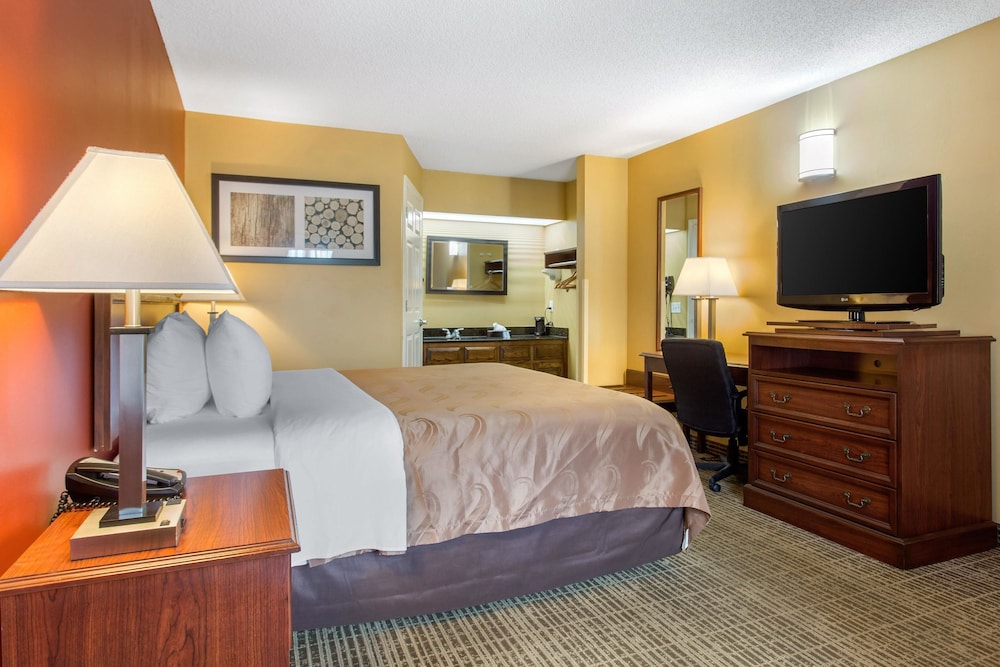 Quality Inn Laurinburg, NC 8/44