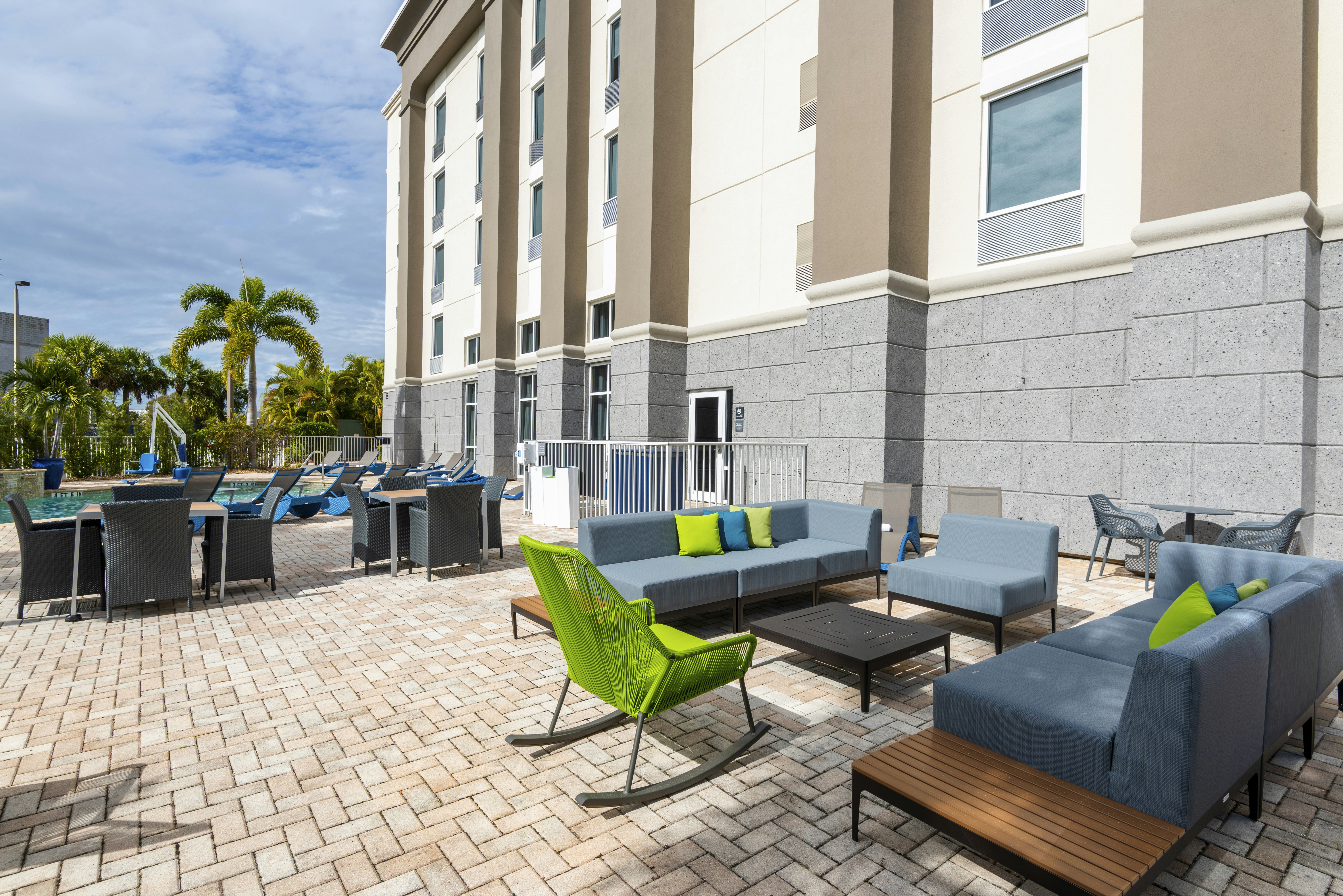 Hampton Inn And Suites Fort Myers Colonial Blvd 26/42