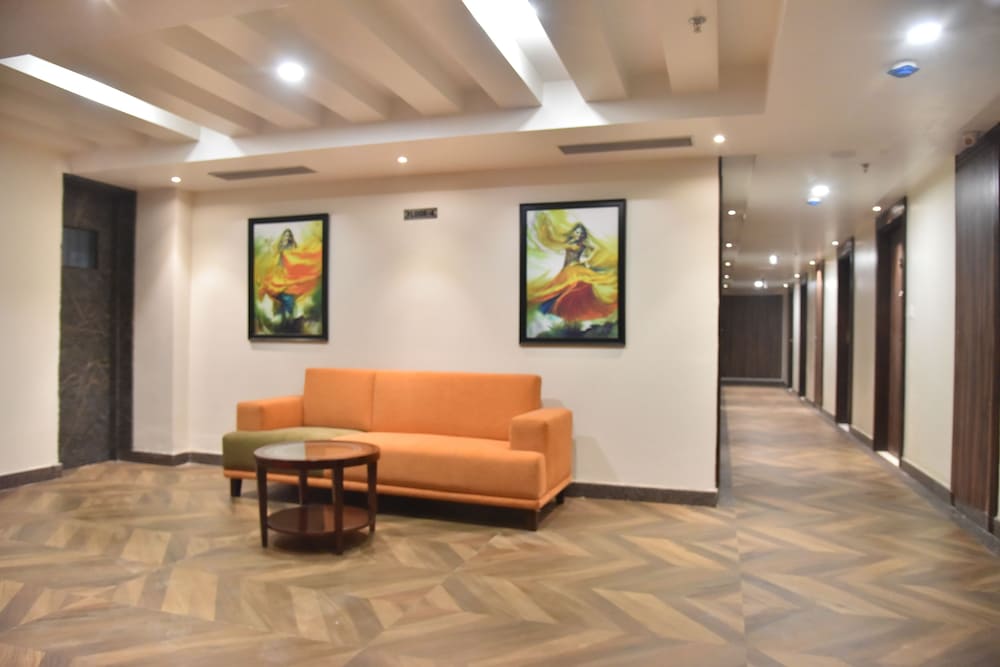 Hotel R K Grand 16/21