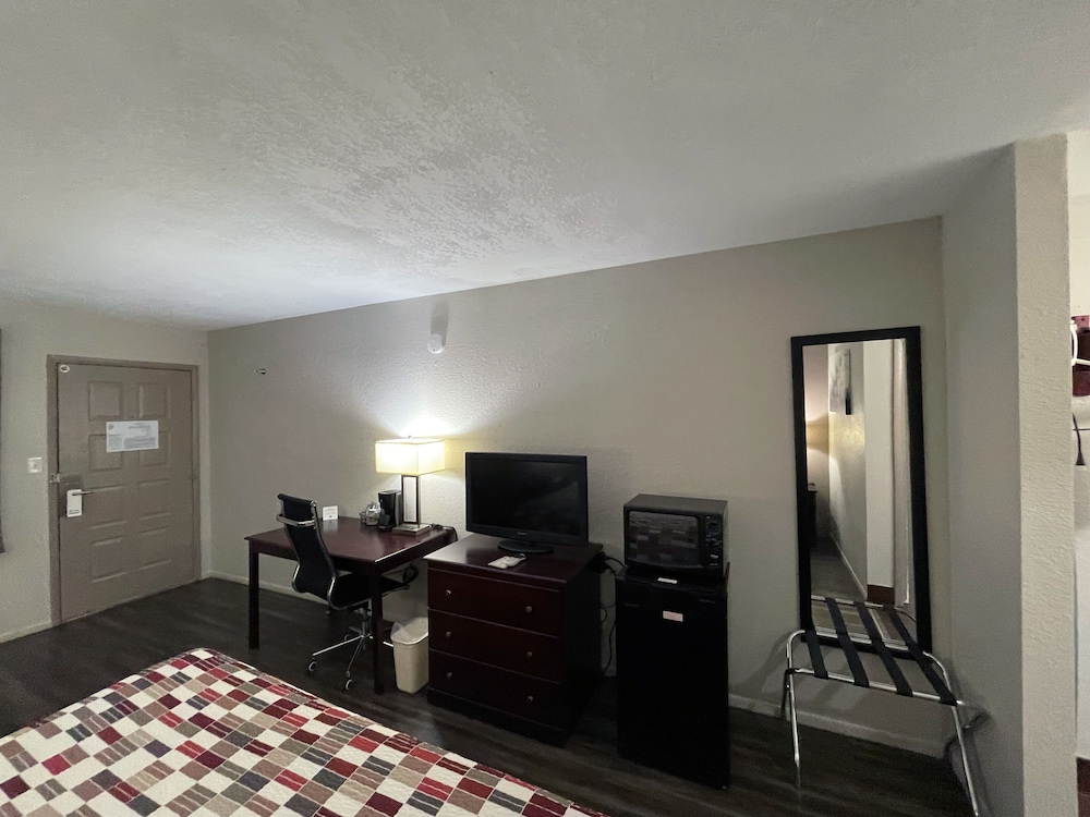 Econo Lodge Childress, TX 26/51