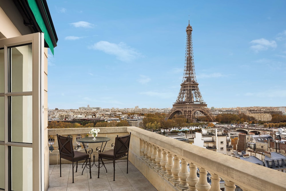 Shangri-La Paris 3/81