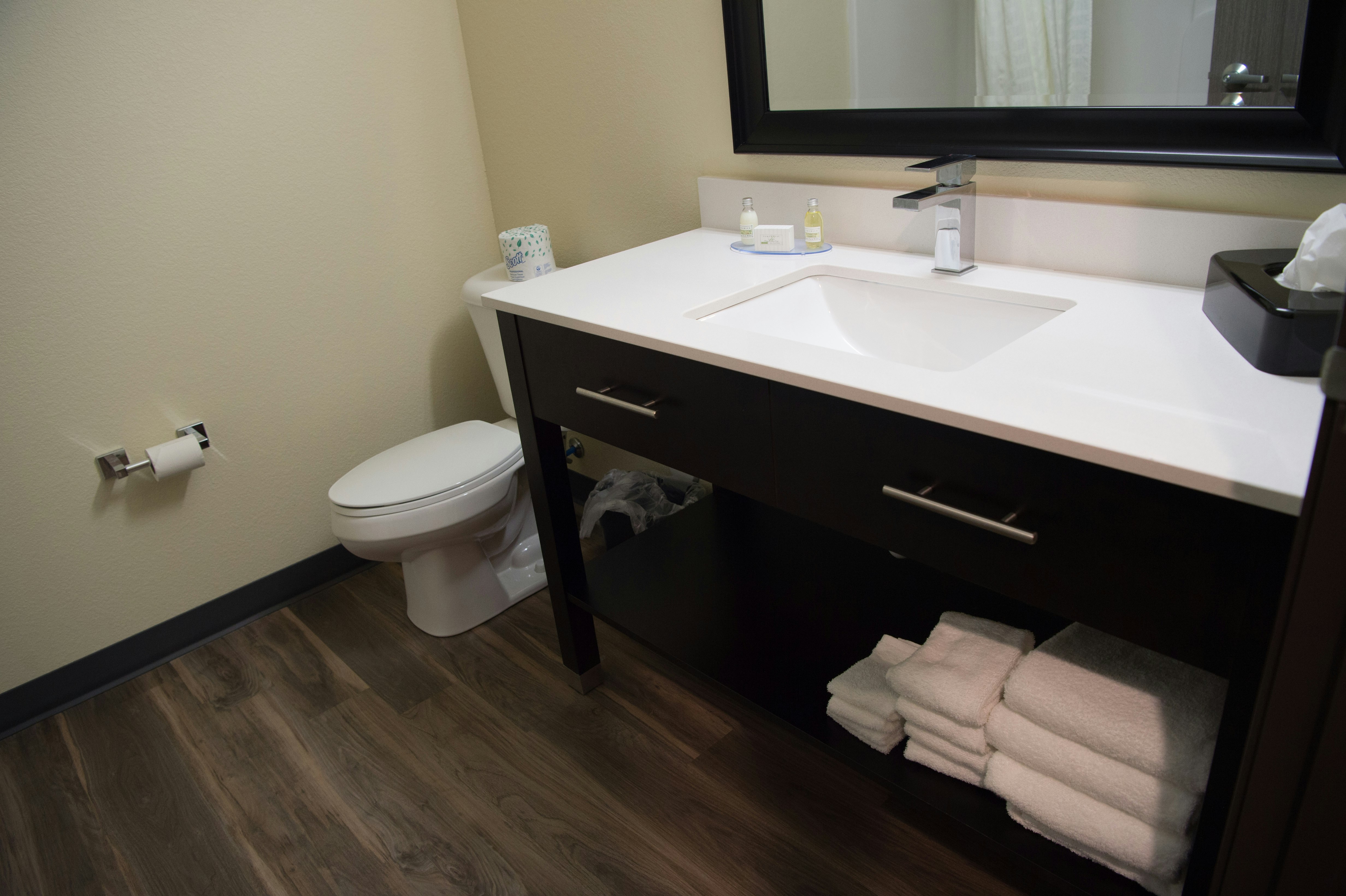 Cobblestone Inn & Suites - Forest City 32/33