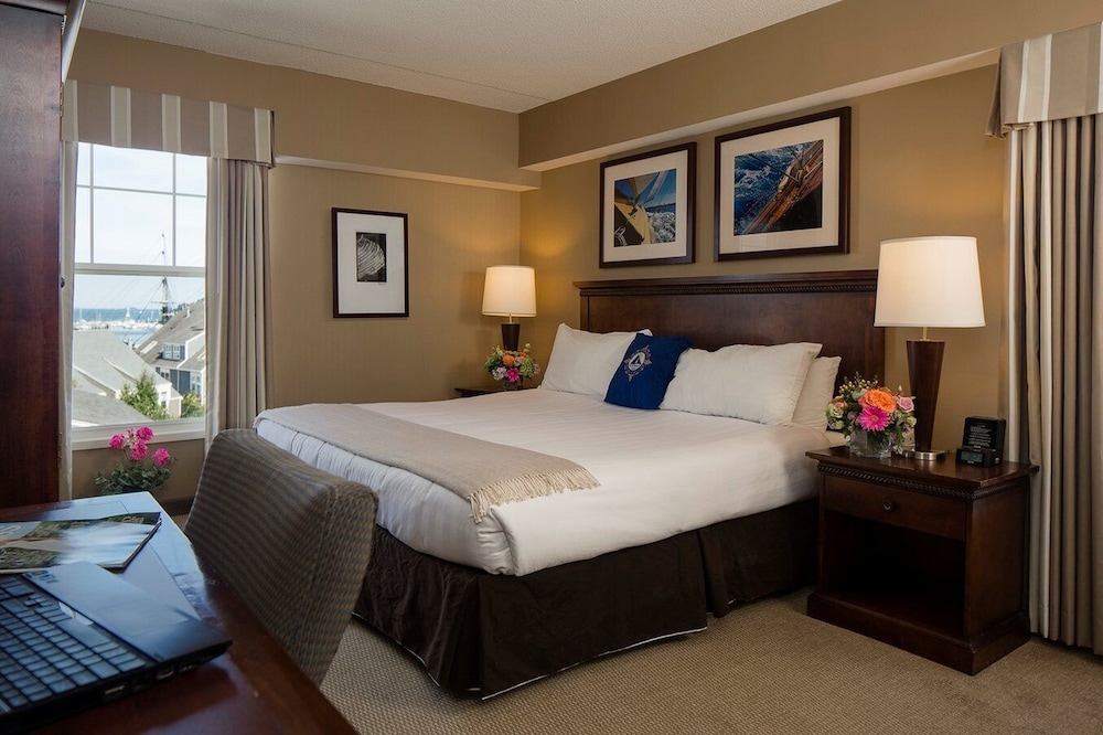 Salem Waterfront Hotel and Suites 13/45