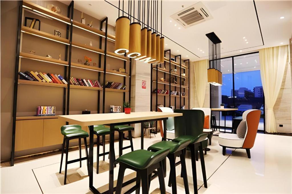 City Comfort Inn (Zhaoqing Dawang Wandu Square) 23/31