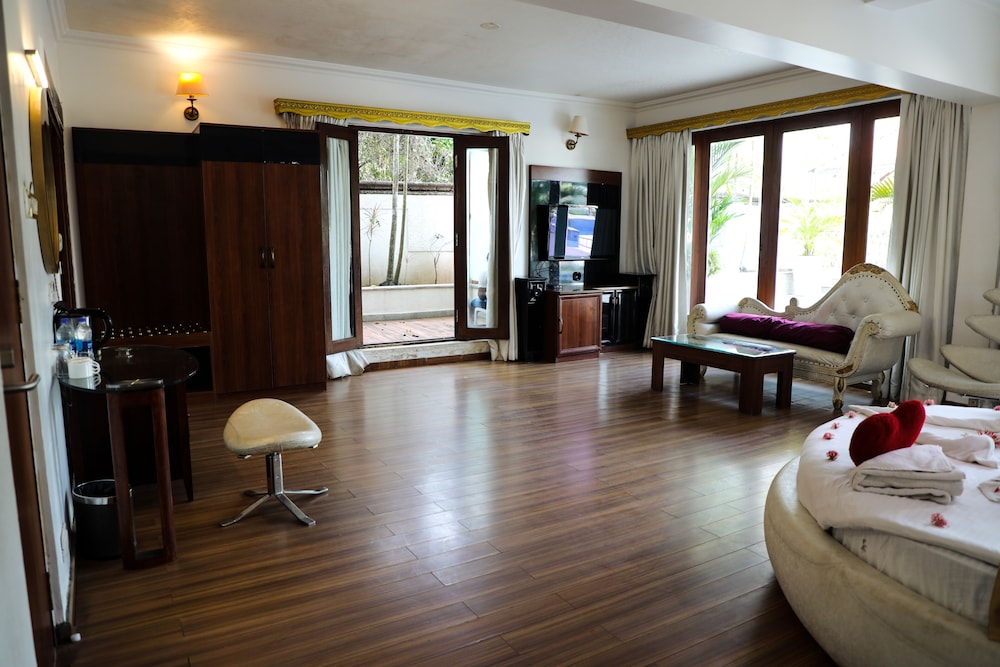 White Pearl Suites by Rosetum 36/62