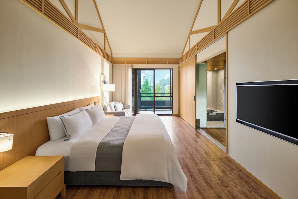 Deluxe, King Bed, Balcony