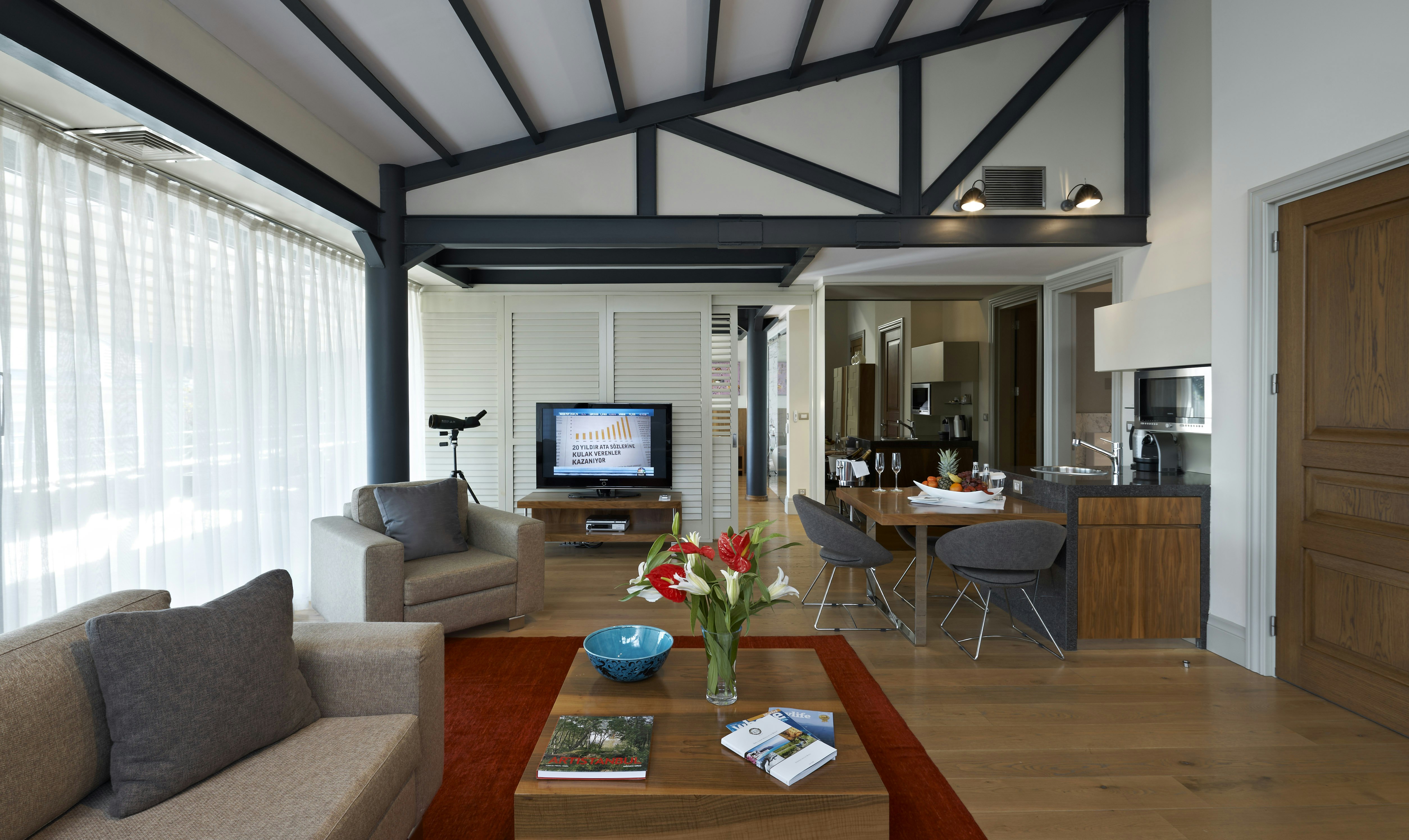 Tomtom Suites 53/83