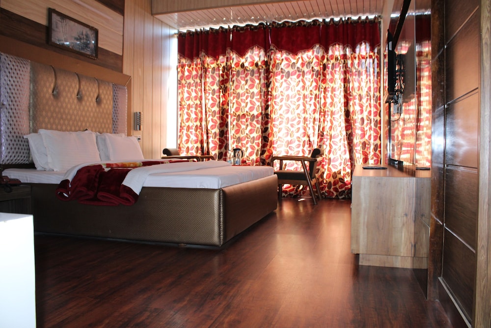 HOTEL PRESIDENT 18/49