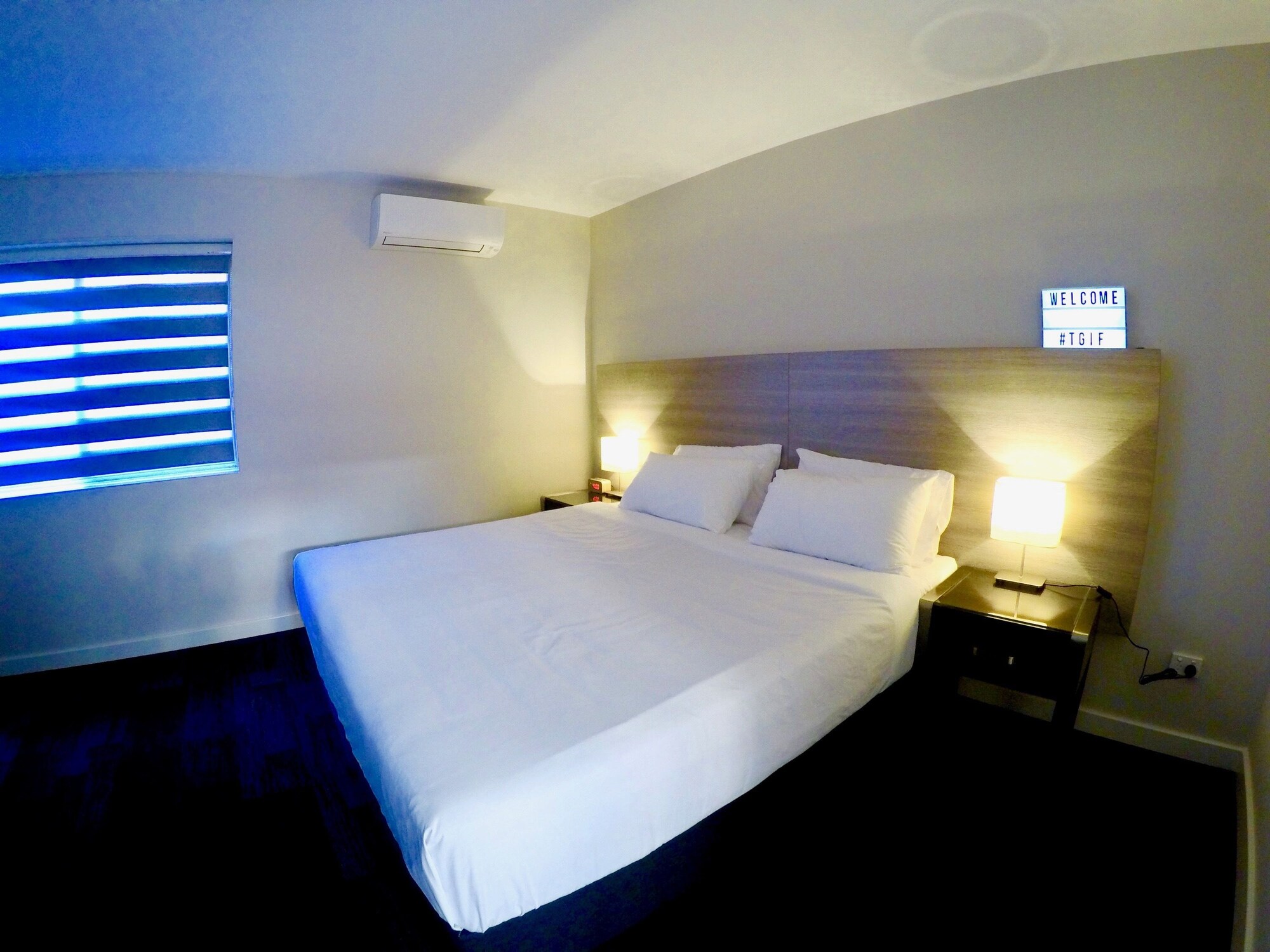 SUPERIOR, KING BED