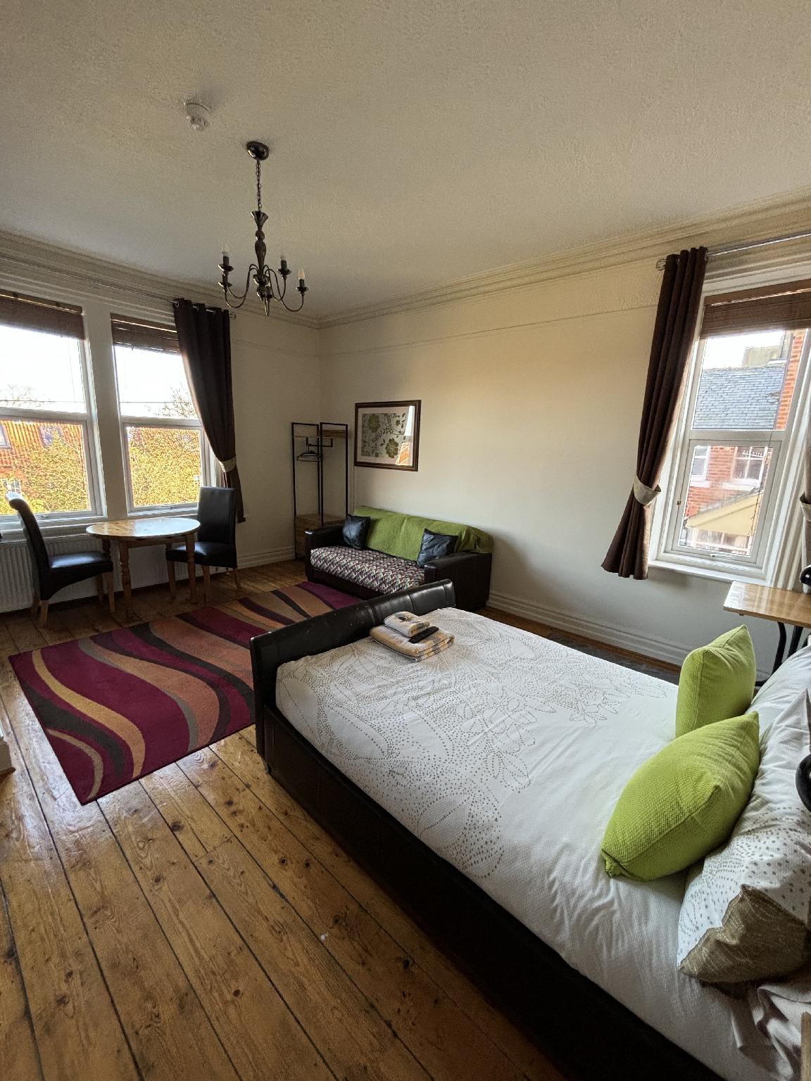 Standard, Queen Bed