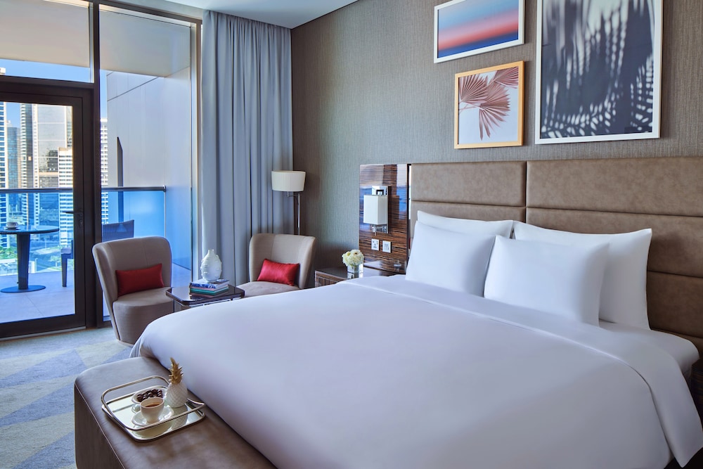 GENERAL ADMISSION, KING BED, BALCONY