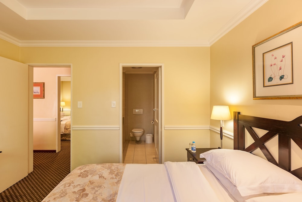 Courtyard Hotel Rosebank 13/47